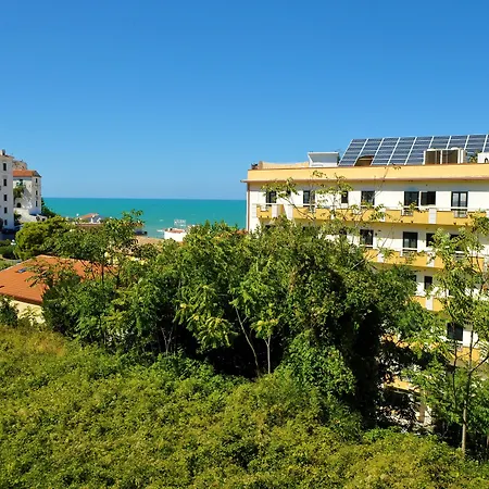 Hotel Borgo Marina 3*