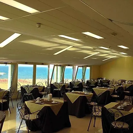 Borgo Marina فندق