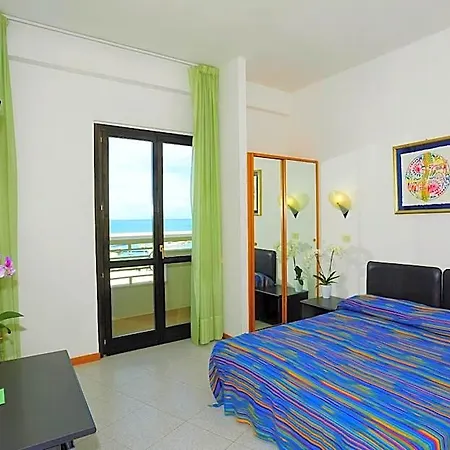 Hotel Borgo Marina 3*