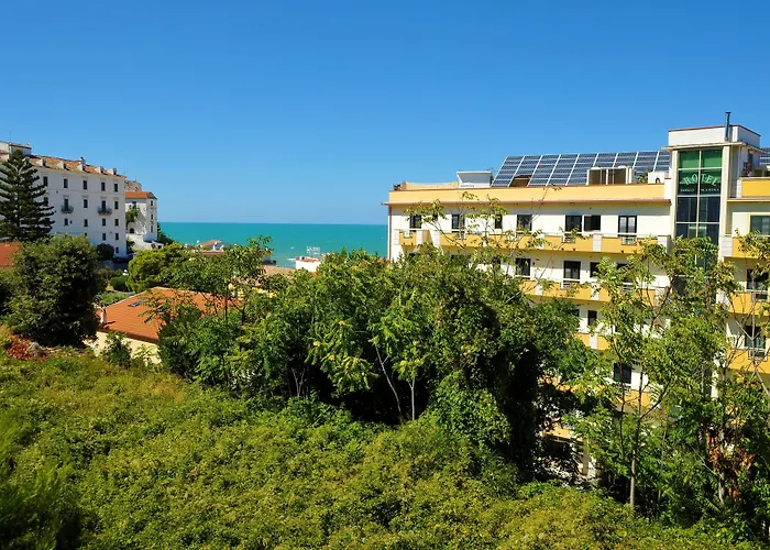 فندق Borgo Marina 3*