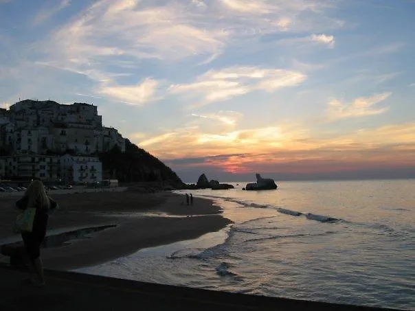 Borgo Marina فندق