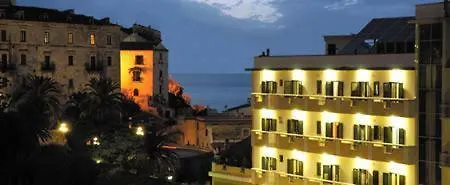 Borgo Marina فندق